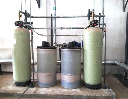 2T/H(每小時(shí)出水 2 噸) 全自動軟化水設(shè)備,每天處理量12噸